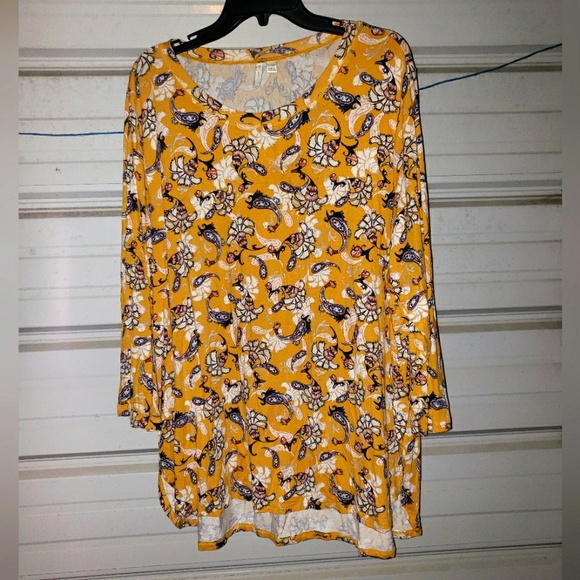 Plus Size 22/24 Women's yellow paisley print knit top shirt - Picture 1 of 3